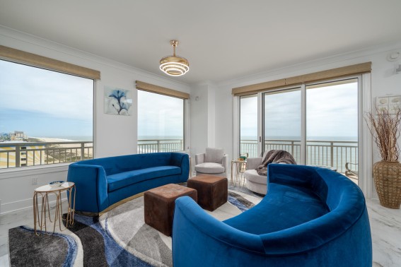 Gateway713-11+living+area.jpg?v=27335 Living Area