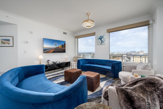 Gateway713-19b+living+area.jpg?v=27336 Living Area