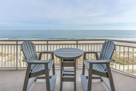 25_balcony.jpg?v=9896 View